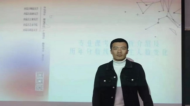 团总支书记王艳钢.jpg